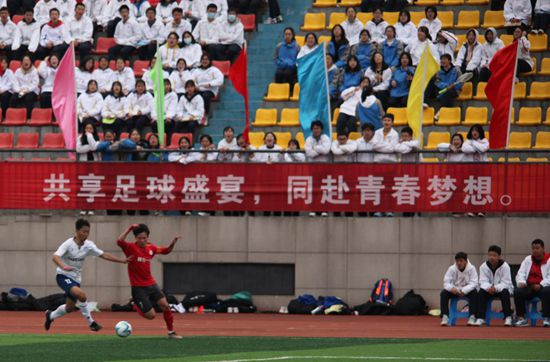 领衔主演黄轩更是凭借杨华一角，拿下了第45届香港国际电影节新秀竞赛单元（华语）最佳男主角